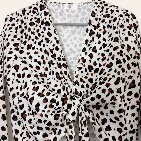 Missguided Leopard Print Tie-Front Crop Top - Black, Brown, White - Picture 3 of 4